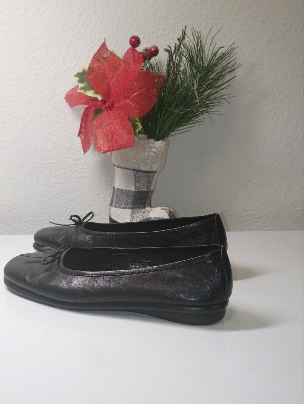 Classic Black Leather Ballet Flats with Bow Detail - Picture 8 of 8